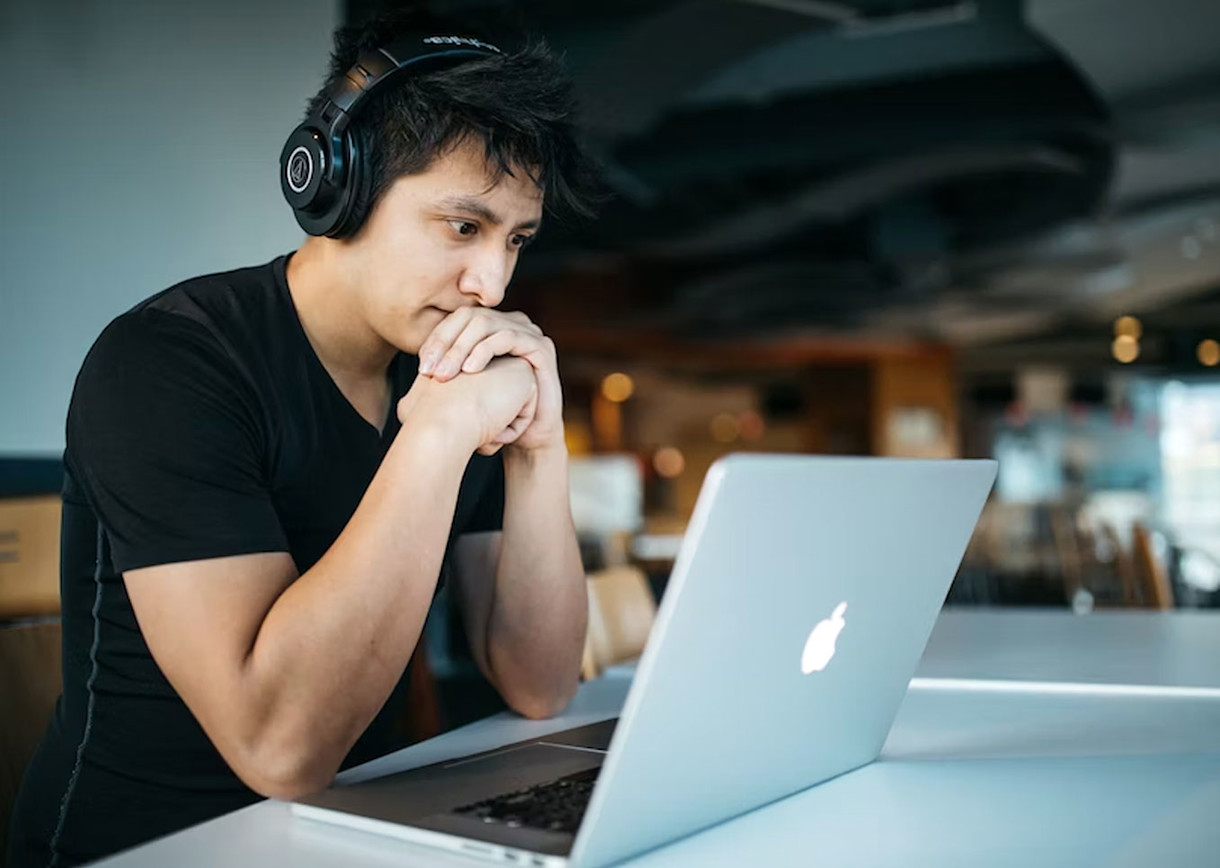 Panduan Lengkap Mempersiapkan IELTS Online Agar Lulus dengan Skor Tinggi