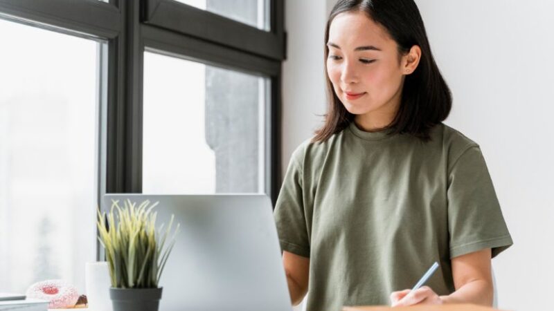 Strategi Belajar IELTS Online untuk Meningkatkan Skor Listening dan Reading di 2026