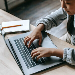 Tips IELTS Speaking Band 7+ 2026: Strategi Jawaban Natural, Lancar, dan Percaya Diri