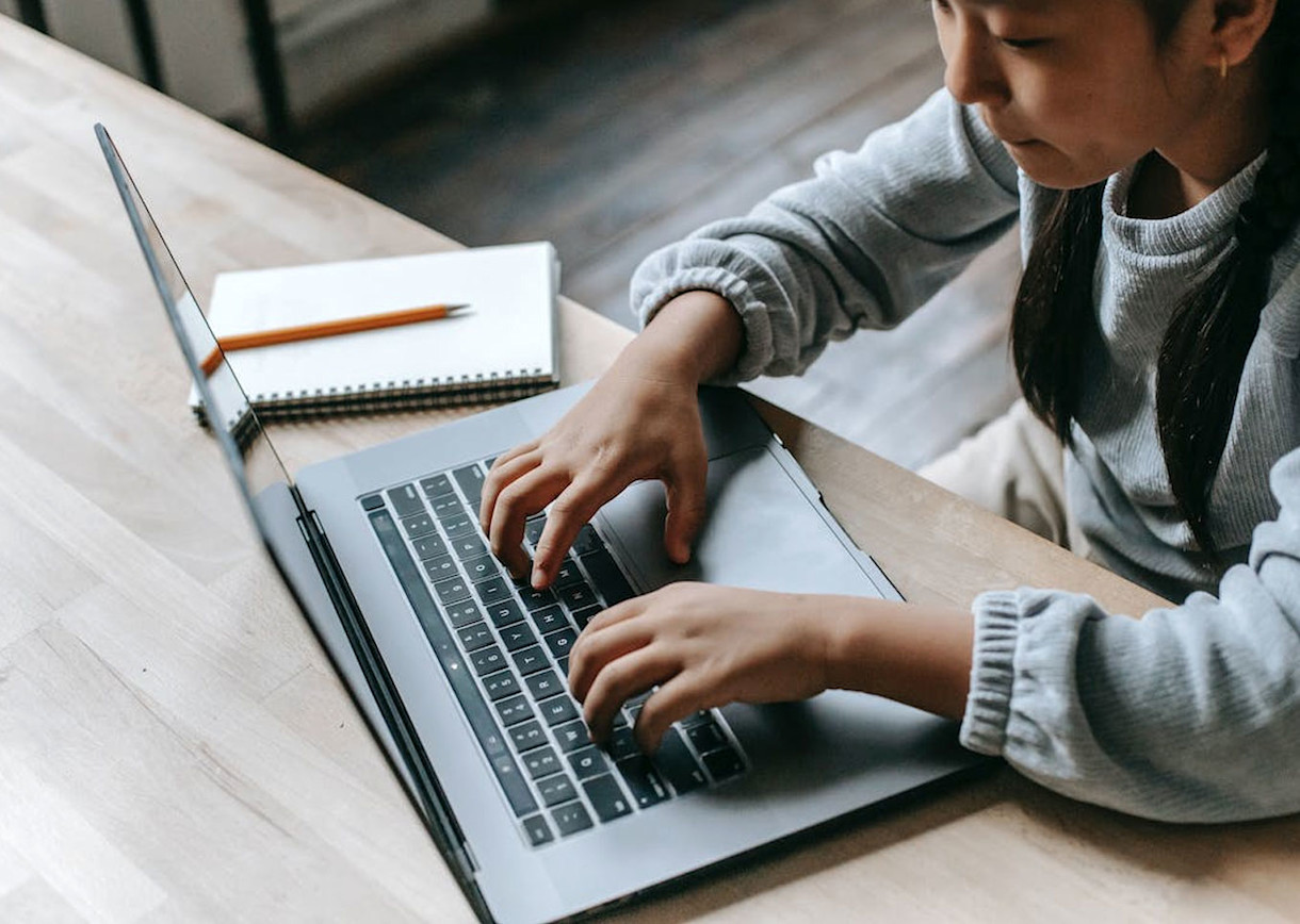 Tips Praktis Mempersiapkan IELTS Writing dan Speaking untuk Skor Tinggi