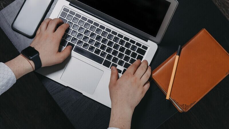 Menembus Batas Negara Berbekal Laptop: Panduan Lengkap Syarat Kompetensi Bahasa untuk Digital Nomad Visa