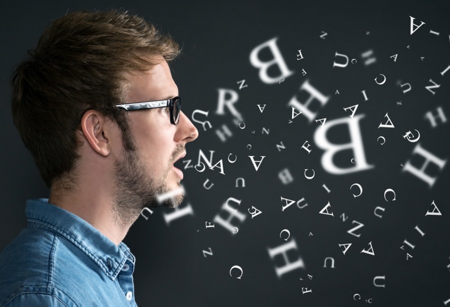 Cara Meningkatkan Band IELTS Speaking Tanpa Menghafal Jawaban: Strategi Natural Fluency yang Disukai Examiner